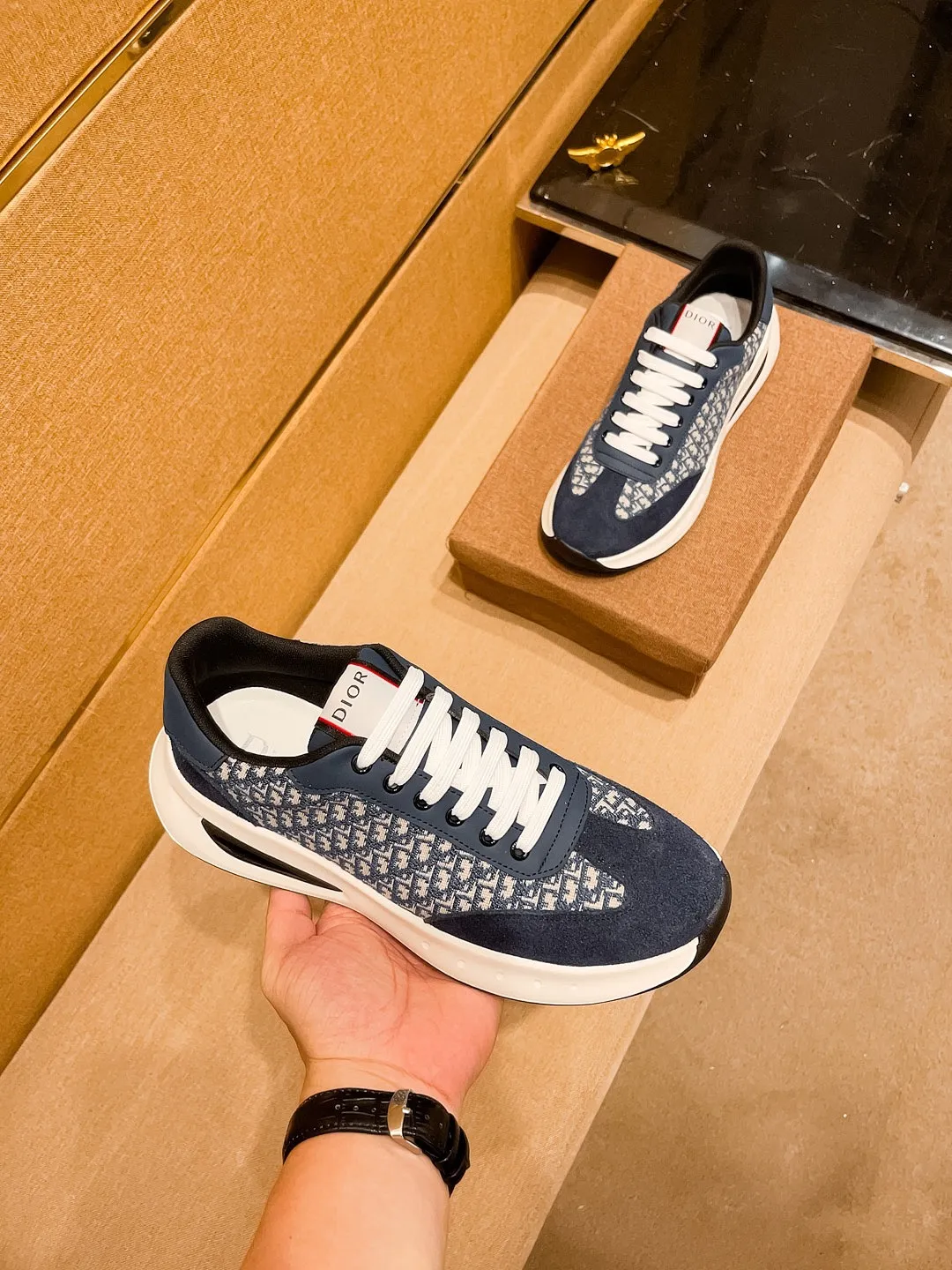 Men's shoes💰 440💰🔥 [Dior] Men's high-end brand of shoes official website 1:1 latest masterpiece: the upper is made of imported first-layer cowhide from Italy, comfortable and breathable lining ➕original non-slip and wear-resistant outsole🔥, making walking more convenient and comfortable! An exclusive new model, a stunning work, a beautiful 1:1 replica [color] compared to the official quality! Create a fashionable personality to set off your uniqueness! A must-have for trendy men! Classic 🔥Size: 39-44 Color: 🔥Multiple colors available